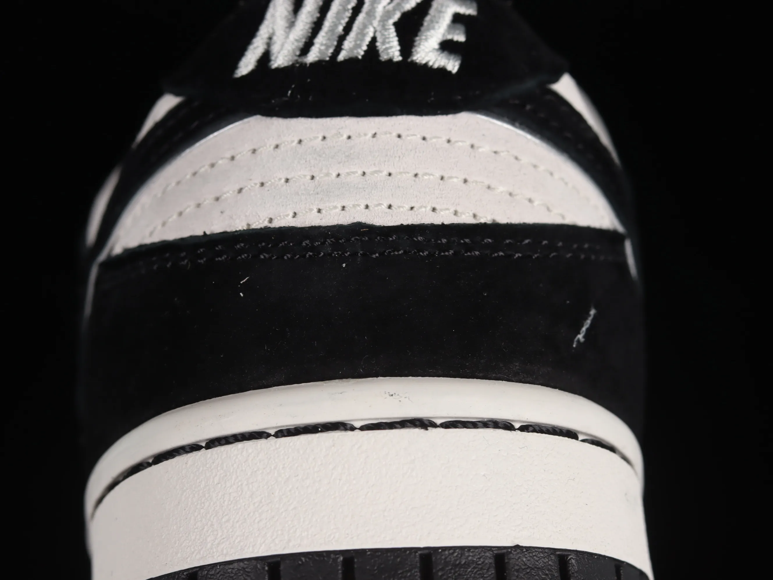 All Categories Nk SB Dunk Series Nk SB Dunk Low Low-top sneakers Otomo Katsuhiro x Nk SB Dunk Low "Steamboy OST" Otomo Katsuhiro co-branded SB low-top sports and leisure sneakers LF0039-033